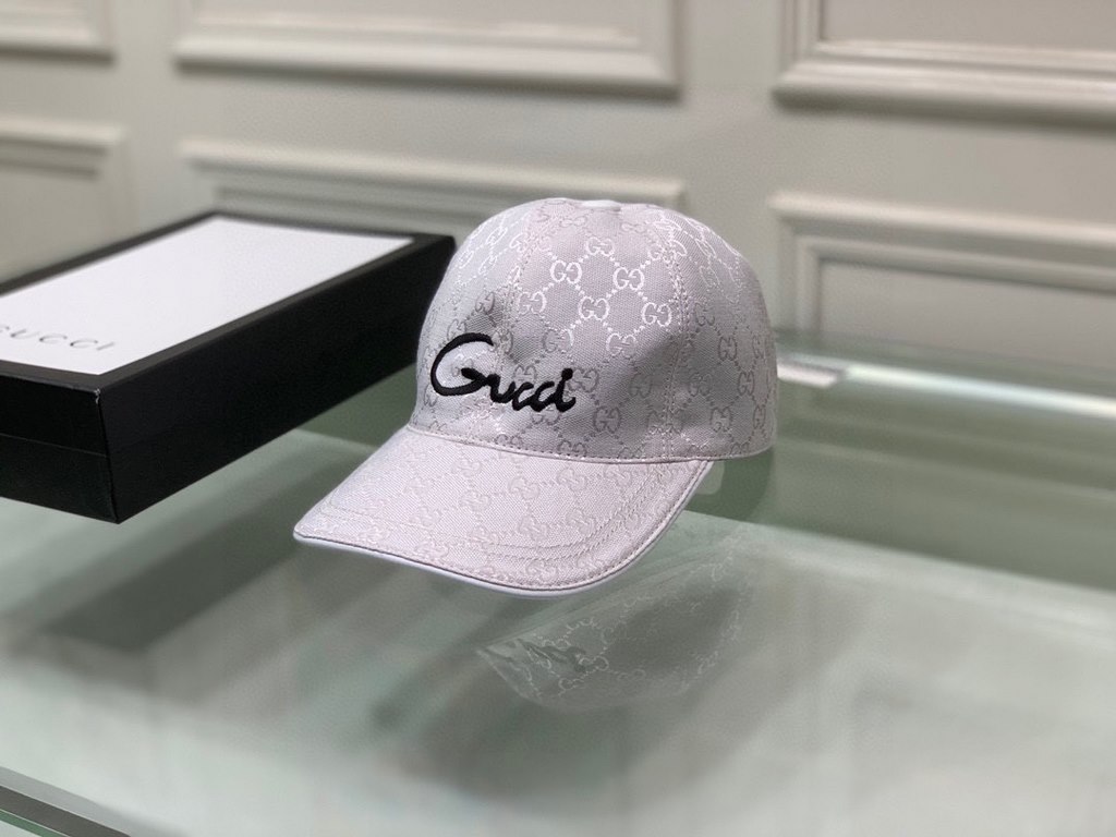 Gucci baseball cap.With box bag, Gucci (Gucci) new original single baseball cap, art word embroidery, 11 open mold customized, heavy embroidery, details comparable to the counter, the original canvas material   head laye