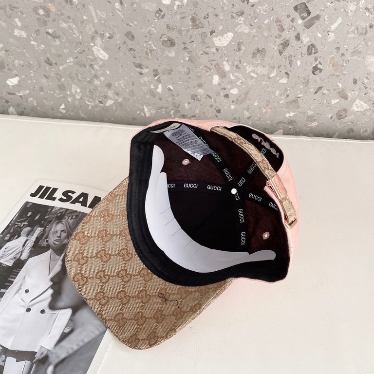 Gucci Gucci high-end mesh hat! The latest model! Stylish and trendy with high end workmanship! Every hat is made with care! Extraordinary quality and details matter. Leather studs, leather adjustable strap! Classic jacqu