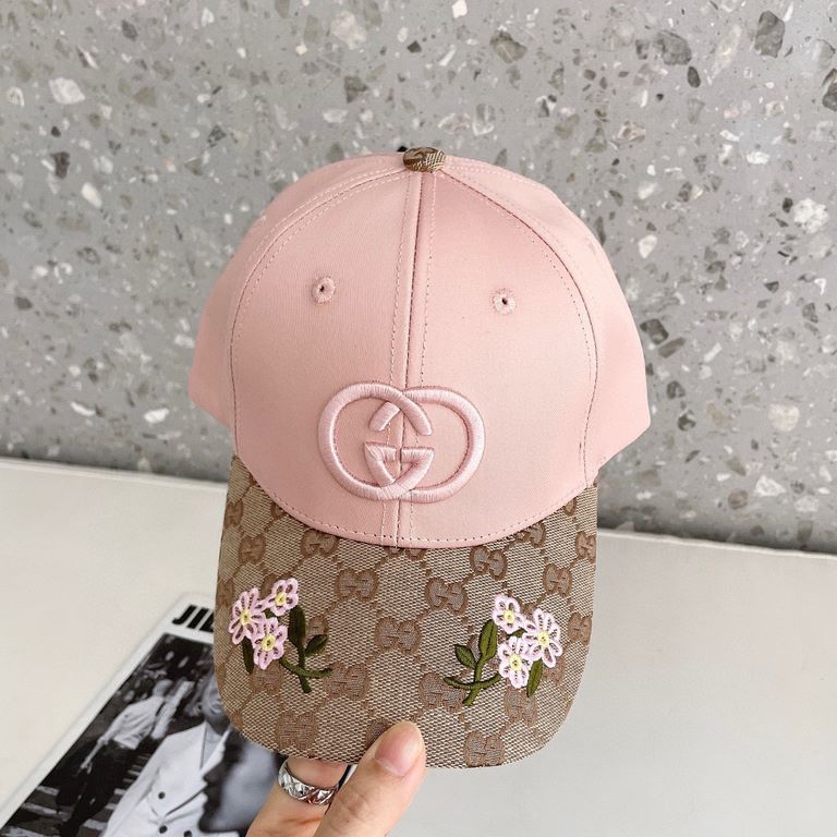 Gucci Gucci high-end mesh hat! The latest model! Stylish and trendy with high end workmanship! Every hat is made with care! Extraordinary quality and details matter. Leather studs, leather adjustable strap! Classic jacqu