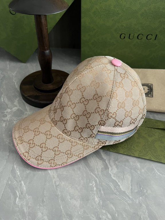 Special GUCCI original customized 11 open mold custom cowboy hat both the brand's traditional luxury connotation and modern streetwear aesthetics to show the design personality of the spring and summer series The cap is 