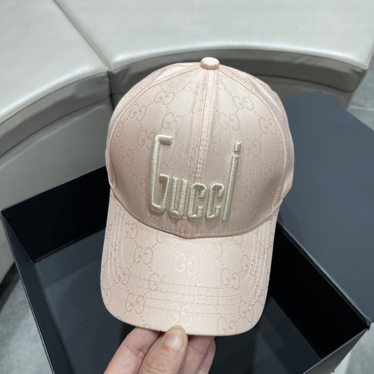 [GUCCI Gucci embroidered baseball cap  , counter new simple and very trendy! Casual sports models, classic production, super good with clothes!