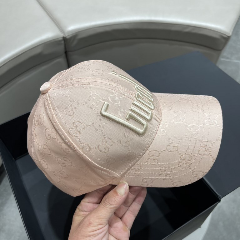 [GUCCI Gucci embroidered baseball cap  , counter new simple and very trendy! Casual sports models, classic production, super good with clothes!