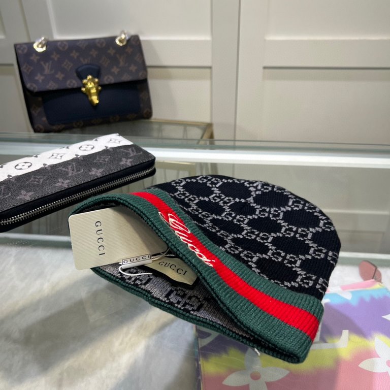 GUCCI Gucci official website the latest wool knit cap,   official website original single reproduction. Very soft pro-skin, elasticity is very good   texture and very versatile style ~ very warm, fall and winter essentia