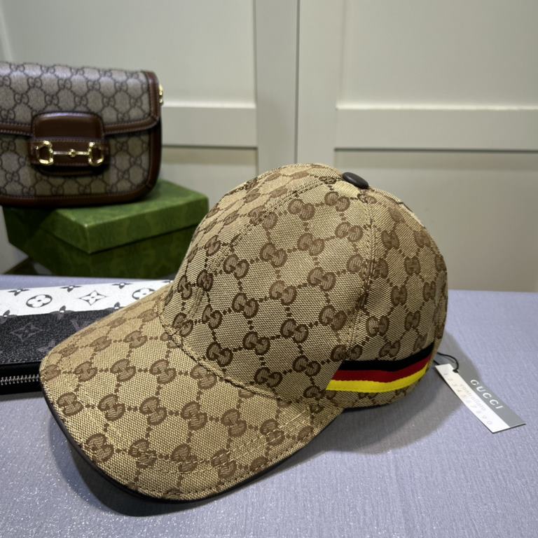 Gucci (Gucci) classic original single baseball cap     counter 11 open mold ordering, the highest version, the original canvas material   head layer cowhide, cotton lining, light and breathable! In-kind shooting, four se