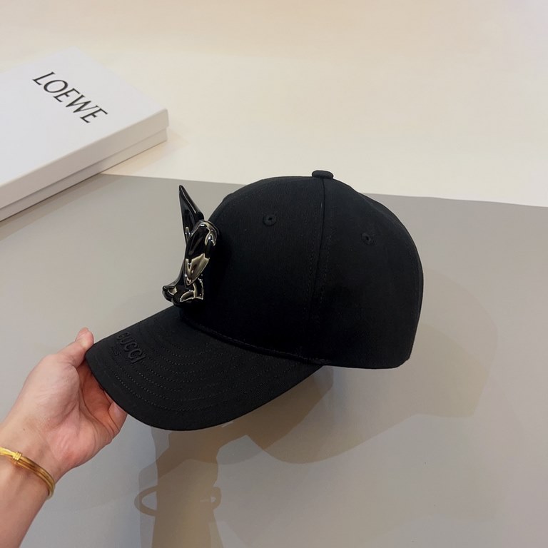 Gucci Gucci   Year of the Rabbit Limited   2023 new rabbit baseball capShow face small, hard top feel super good, fashion personality   duck tongue cap