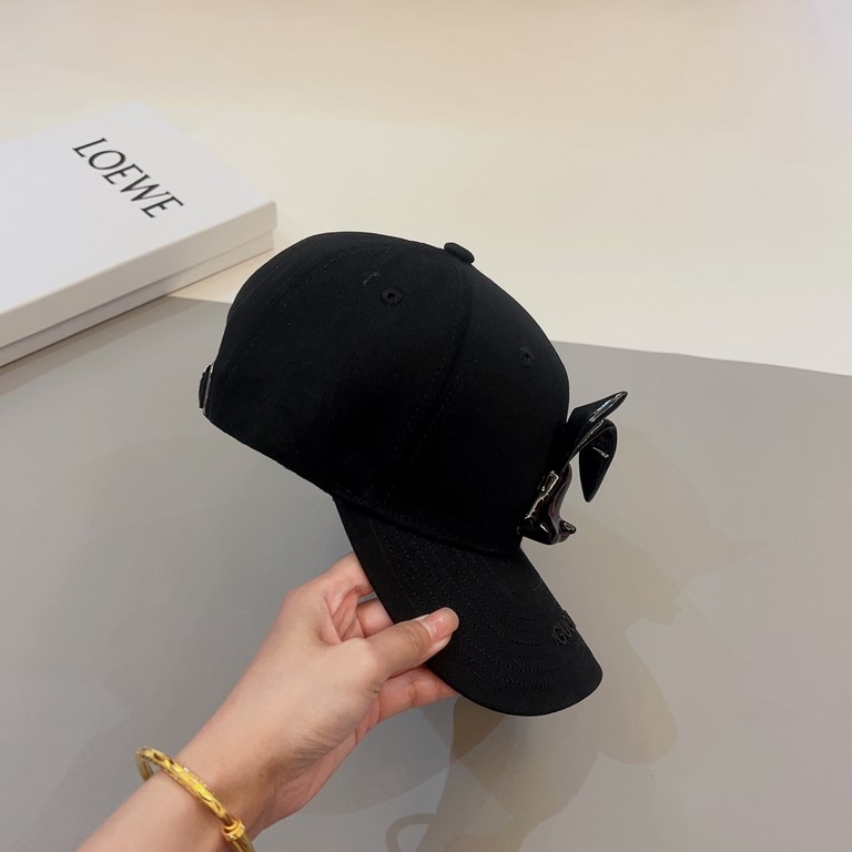 Gucci Gucci   Year of the Rabbit Limited   2023 new rabbit baseball capShow face small, hard top feel super good, fashion personality   duck tongue cap