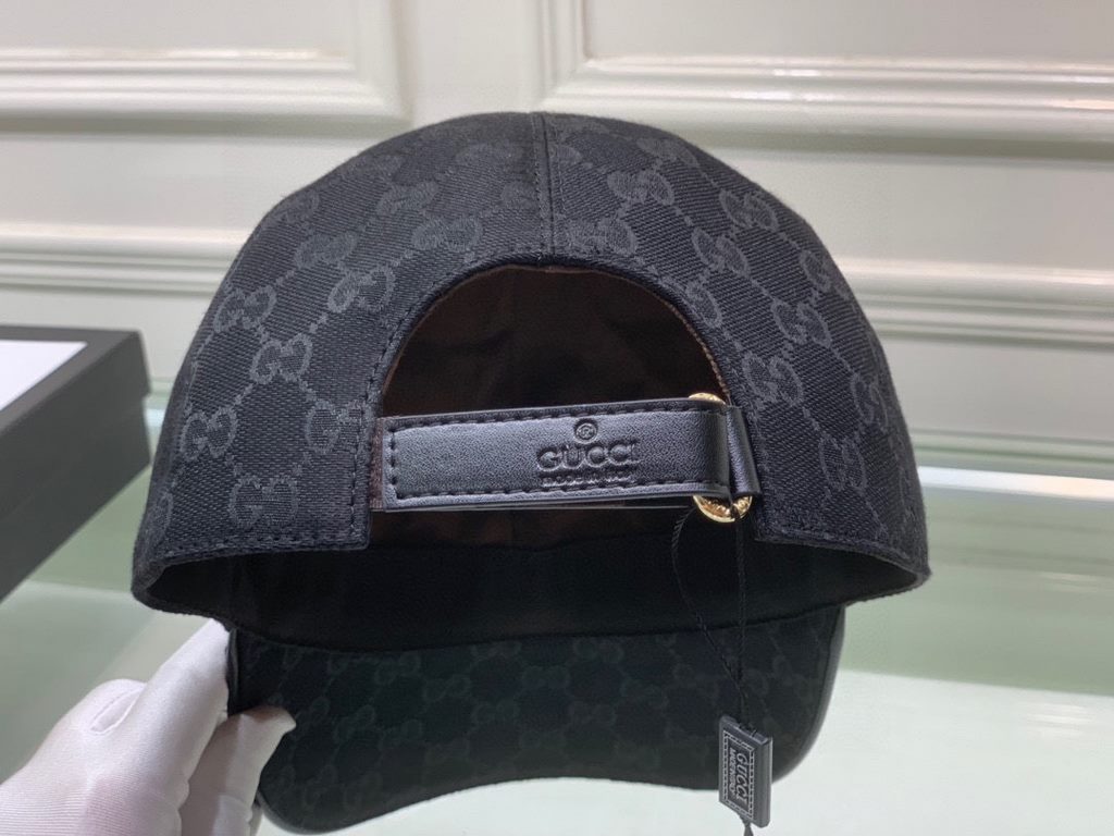 Gucci baseball cap.With box bag, Gucci (Gucci) new original single baseball cap, art word embroidery, 11 open mold customized, heavy embroidery, details comparable to the counter, the original canvas material   head laye