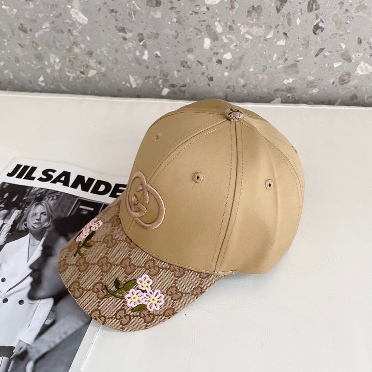 Gucci Gucci high-end mesh hat! The latest model! Fashionable and trendy, high-end workmanship! Every hat is made with care! Unusual quality and details are important. Leather studs, leather adjustable strap! Classic jacq