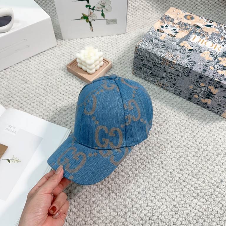 GUCCI Gucci new counter synchronization baseball cap   big brand models super good with, hurry to get!