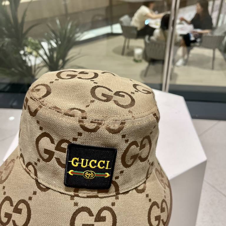 Gucci Gucci classic original single fisherman's hat, exquisite pure and also grungy very feeling, cool and stylish, counter out of stock popular, the quality is superb!