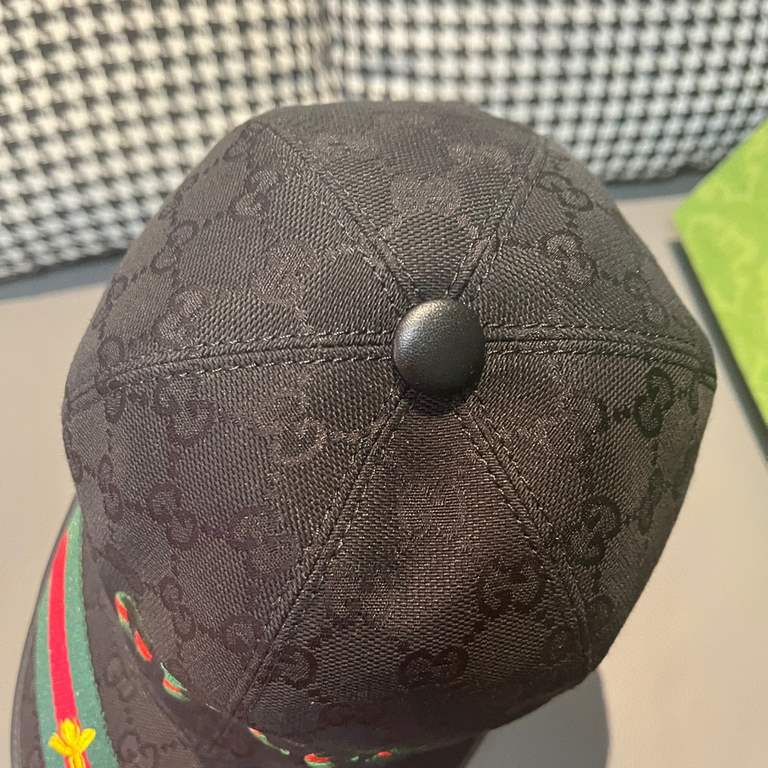 Gucci (Gucci) new original single baseball cap.With box bag, Gucci (Gucci) new original single baseball cap, 11 open mold customized, heavy embroidery, details comparable to the counter, the original canvas material   he