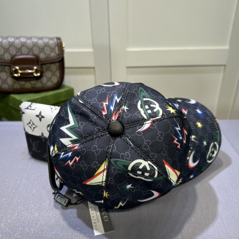 Gucci (Gucci) classic original single baseball cap     counter 11 open mold ordering, the highest version, the original canvas material   head layer cowhide, cotton lining, light and breathable! In-kind shooting, four se