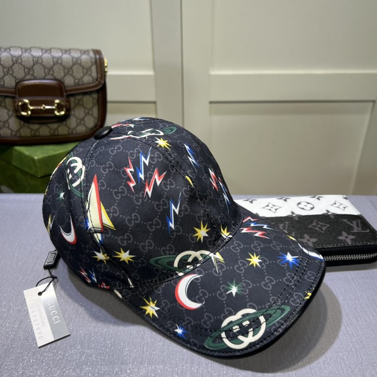 Gucci (Gucci) classic original single baseball cap     counter 11 open mold ordering, the highest version, the original canvas material   head layer cowhide, cotton lining, light and breathable! In-kind shooting, four se