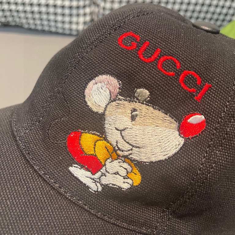 With box cloth bag, Gucci (Gucci) four seasons models baseball cap, Gucci mouse, 11 open mold customized, heavy embroidery, details comparable to the counter, the original canvas material   head layer cowhide, the qualit