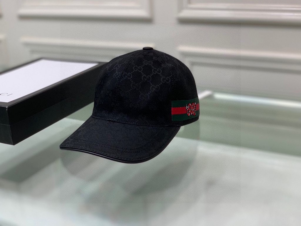 Gucci (Gucci) new original single baseball cap.With box bag, Gucci (Gucci) new original single baseball cap, embroidered small python, 11 open mold customized, heavy embroidery, delicate and luxurious, details comparable