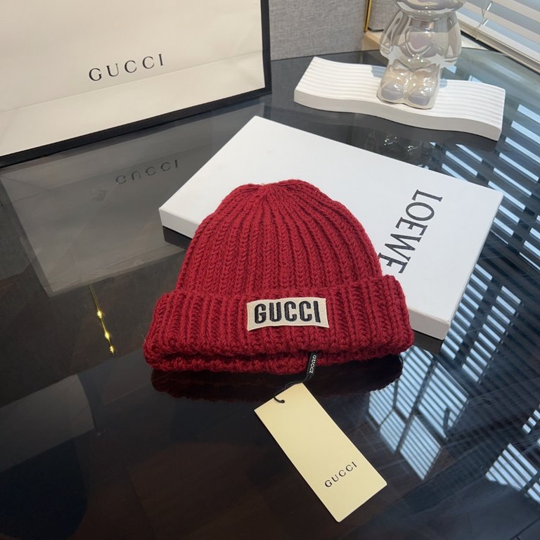 Special  Gucci Cropped Knit Wool HatFor those who have a square face with little hair volume and a flat scalp, look here!Fall and winter wool hat must choose coarse knit! The elasticity of the hat makes it perfect for fl