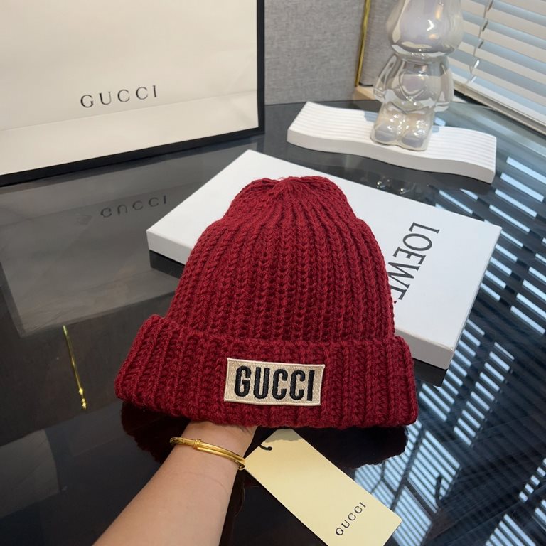 Special  Gucci Cropped Knit Wool HatFor those who have a square face with little hair volume and a flat scalp, look here!Fall and winter wool hat must choose coarse knit! The elasticity of the hat makes it perfect for fl