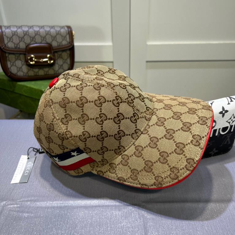 Gucci (Gucci) classic original single baseball cap     counter 11 open mold ordering, the highest version, the original canvas material   head layer cowhide, cotton lining, light and breathable! In-kind shooting, four se