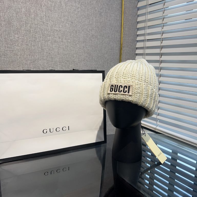 Special  Gucci Cropped Knit Wool HatFor those who have a square face with little hair volume and a flat scalp, look here!Fall and winter wool hat must choose coarse knit! The elasticity of the hat makes it perfect for fl