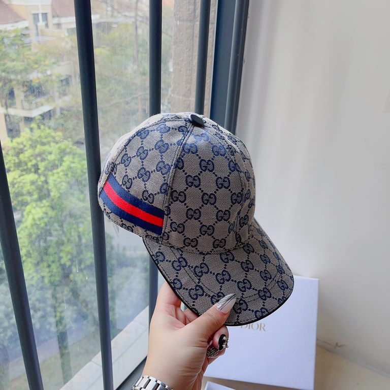 Gucci New Jacquard Letter Baseball CapClassic jacquard letters, never die of fashion!Ins bloggers concave modeling small single product