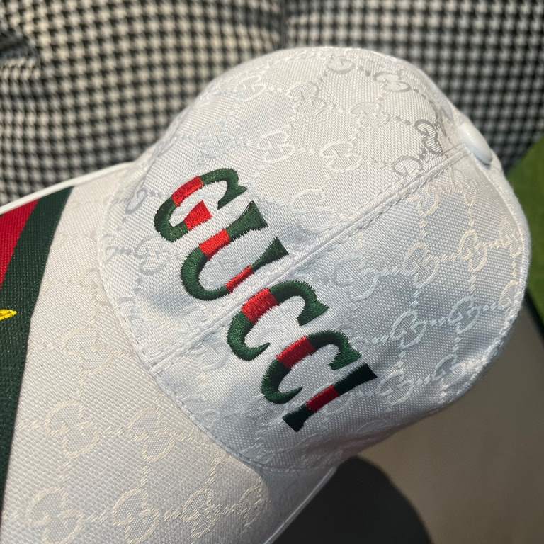 Gucci (Gucci) new original single baseball cap.With box bag, Gucci (Gucci) new original single baseball cap, 11 open mold customized, heavy embroidery, details comparable to the counter, the original canvas material   he