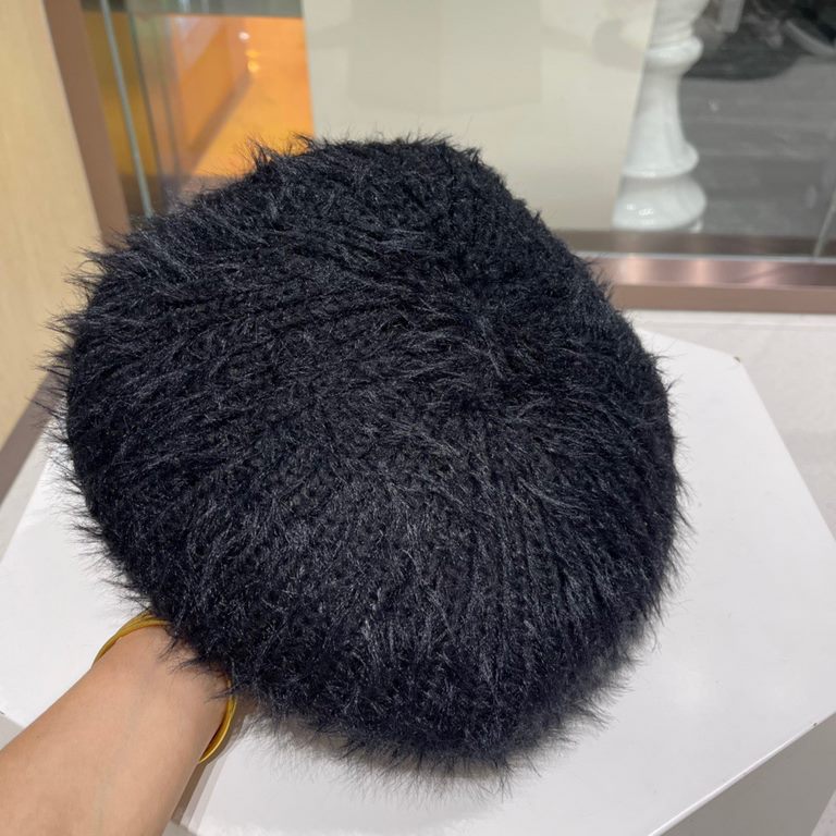 GUCCI Gucci 2023 burst of furry wool beret women's fall and winter knitted wool show face small belle hat