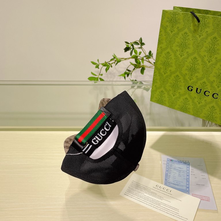 Gucci baseball cap  GUCCI baseball cap   official website new, baseball cap, original single quality fire attack    The craft is very exquisite High-grade atmosphere upscale! Low-key luxury, easy to carry! Running quanti