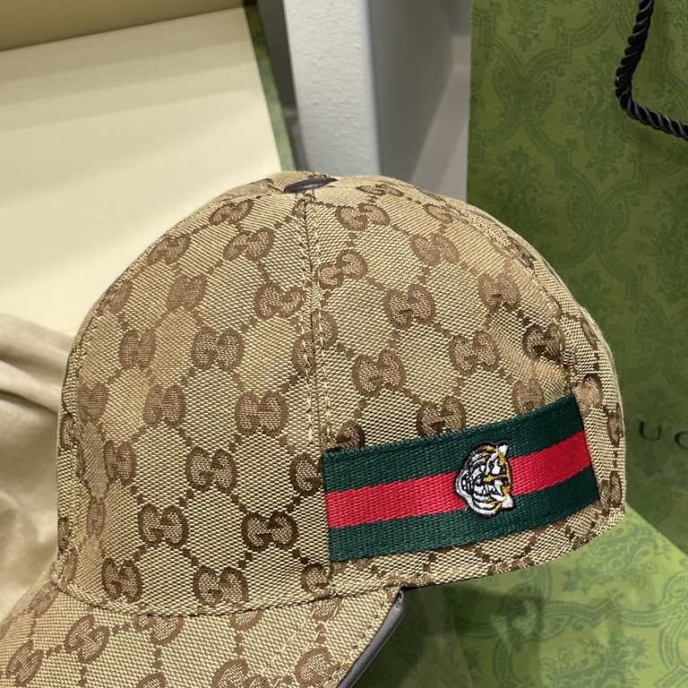 Gucci (Gucci) classic original single baseball cap     counter 11 open mold customized, the highest version, the original canvas material   head layer cowhide, cotton lining, light and breathable! In-kind shooting, four 