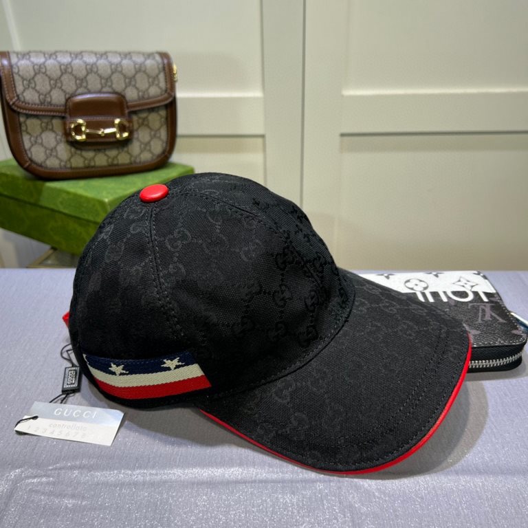 Gucci (Gucci) classic original single baseball cap     counter 11 open mold ordering, the highest version, the original canvas material   head layer cowhide, cotton lining, light and breathable! In-kind shooting, four se