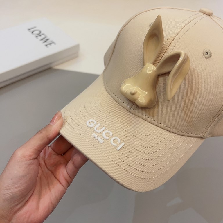 Gucci Gucci   Year of the Rabbit Limited   2023 new rabbit baseball capShow face small, hard top feel super good, fashion personality   duck tongue cap