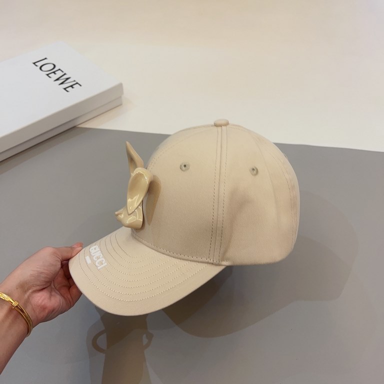 Gucci Gucci   Year of the Rabbit Limited   2023 new rabbit baseball capShow face small, hard top feel super good, fashion personality   duck tongue cap