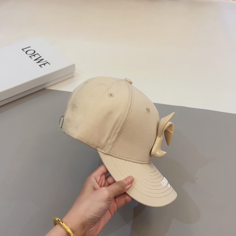 Gucci Gucci   Year of the Rabbit Limited   2023 new rabbit baseball capShow face small, hard top feel super good, fashion personality   duck tongue cap