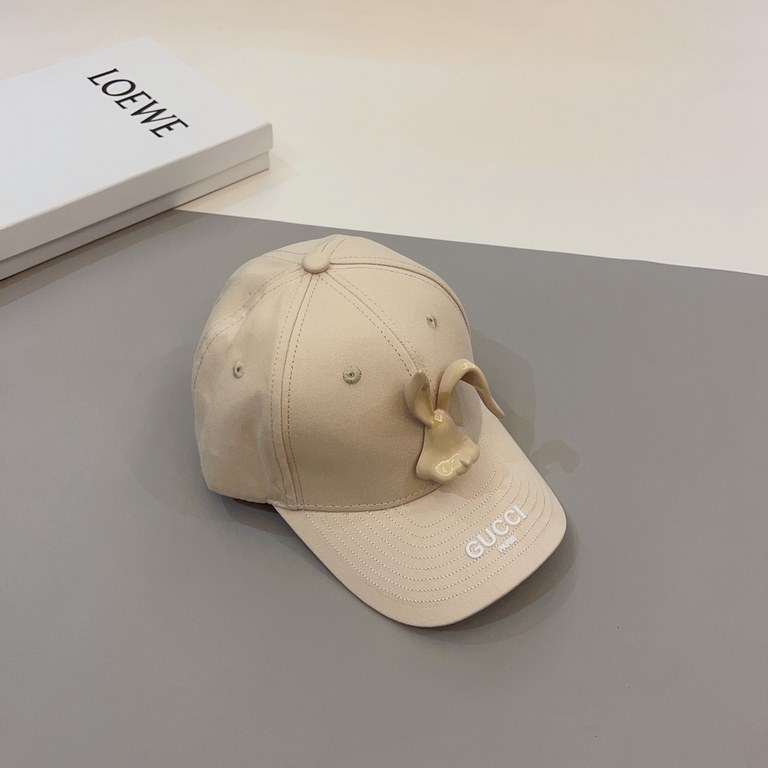 Gucci Gucci   Year of the Rabbit Limited   2023 new rabbit baseball capShow face small, hard top feel super good, fashion personality   duck tongue cap