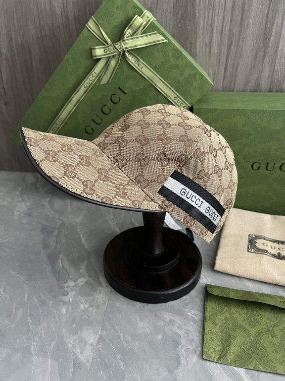 Special GUCCI original customized 11 open mold custom cowboy hat both the brand's traditional luxury connotation and modern streetwear aesthetics to show the design personality of the spring and summer series The cap is 