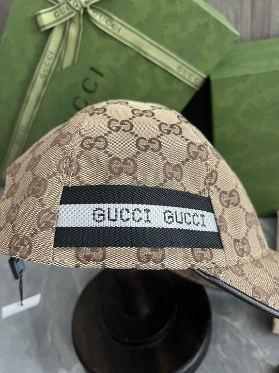 Special GUCCI original customized 11 open mold custom cowboy hat both the brand's traditional luxury connotation and modern streetwear aesthetics to show the design personality of the spring and summer series The cap is 