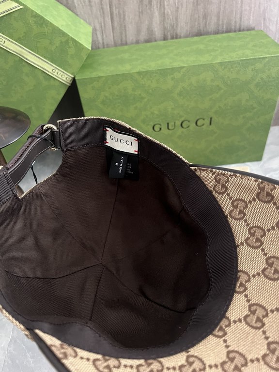 Special GUCCI original customized 11 open mold custom cowboy hat both the brand's traditional luxury connotation and modern streetwear aesthetics to show the design personality of the spring and summer series The cap is 