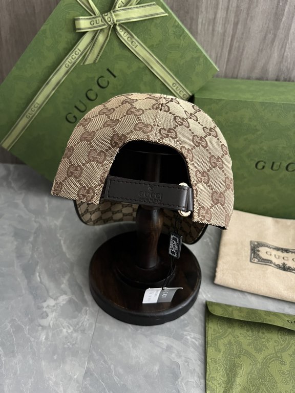 Special GUCCI original customized 11 open mold custom cowboy hat both the brand's traditional luxury connotation and modern streetwear aesthetics to show the design personality of the spring and summer series The cap is 