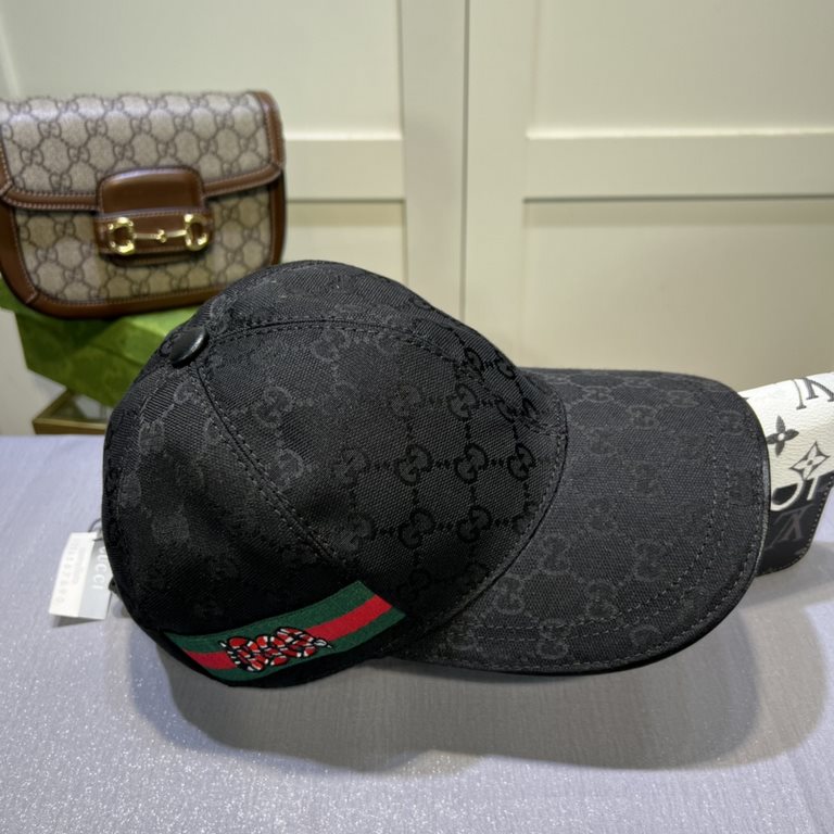 Gucci (Gucci) classic original single baseball cap, 11 open mold customized, original canvas material   head layer cowhide, British and awesome quality! Cotton lining, base head circumference 56, patch adjustable.