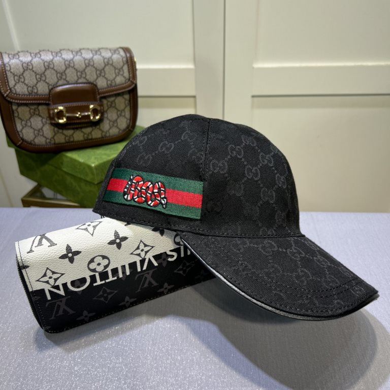 Gucci (Gucci) classic original single baseball cap, 11 open mold customized, original canvas material   head layer cowhide, British and awesome quality! Cotton lining, base head circumference 56, patch adjustable.