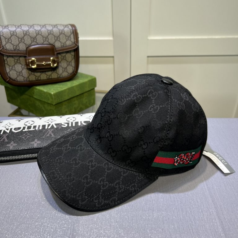 Gucci (Gucci) classic original single baseball cap, 11 open mold customized, original canvas material   head layer cowhide, British and awesome quality! Cotton lining, base head circumference 56, patch adjustable.