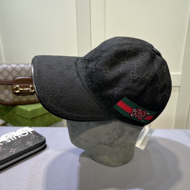 Gucci (Gucci) classic original single baseball cap, 11 open mold customized, original canvas material   head layer cowhide, British and awesome quality! Cotton lining, base head circumference 56, patch adjustable.