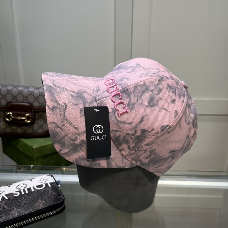 Gucci baseball cap  GUCCI baseball cap   official website new, baseball cap, original single quality fire attack    Craft is very exquisite High-grade atmosphere upscale! Low-key luxury, easy to carry!