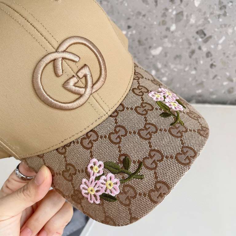 Gucci Gucci high-end mesh hat! The latest model! Fashionable and trendy, high-end workmanship! Every hat is made with care! Unusual quality and details are important. Leather studs, leather adjustable strap! Classic jacq