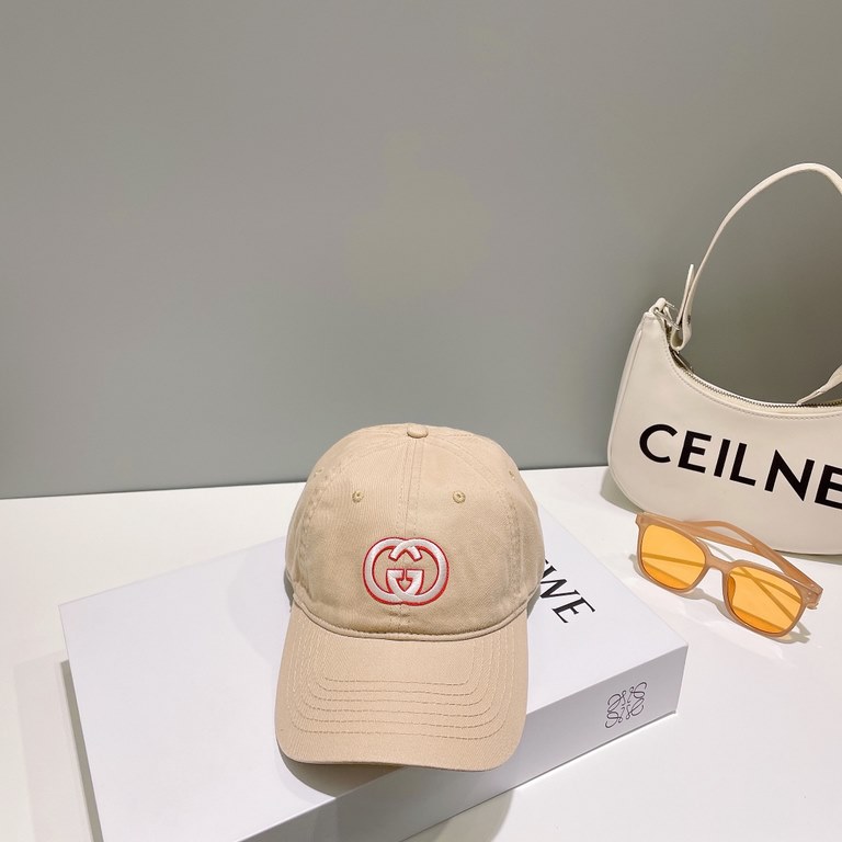 [GUCCI Gucci embroidered baseball cap  , counter new simple and very trendy! Casual sports models, classic production, super good with clothes!