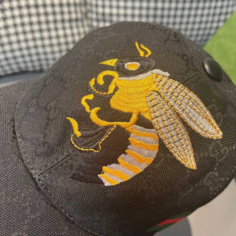 Gucci Baseball Cap, Gucci Baseball Cap, Gucci Baseball Cap.With box bag, Gucci (Gucci) original single baseball cap, large bee embroidery, 11 open mold customized, heavy embroidery, details comparable to the counter, the