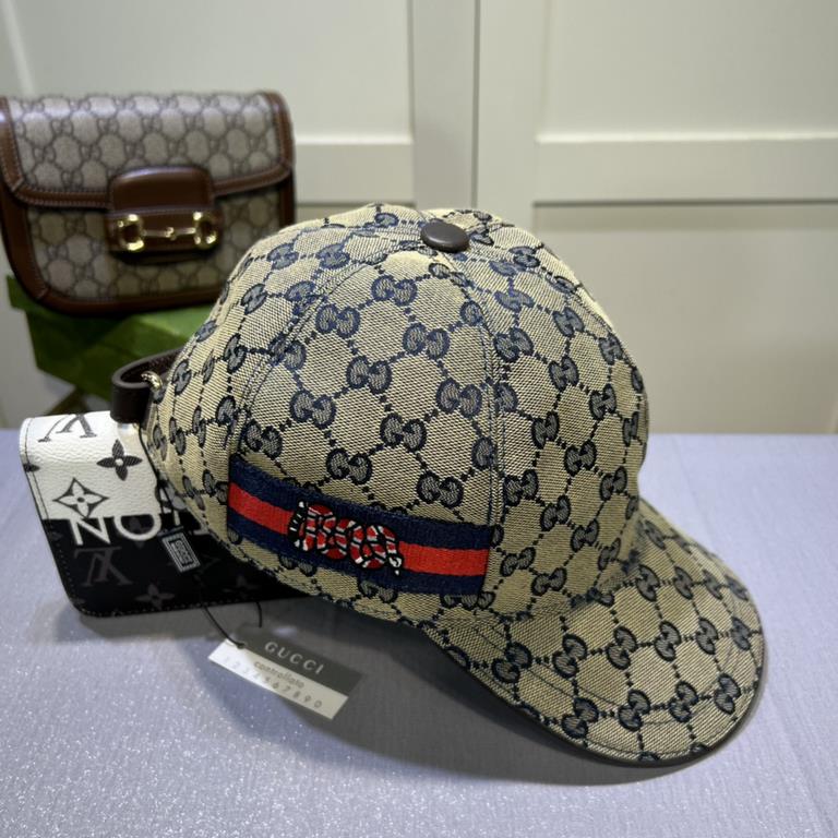 Gucci (Gucci) classic original single baseball cap, 11 open mold customized, original canvas material   head layer cowhide, British and awesome quality! Cotton lining, base head circumference 56, patch adjustable.