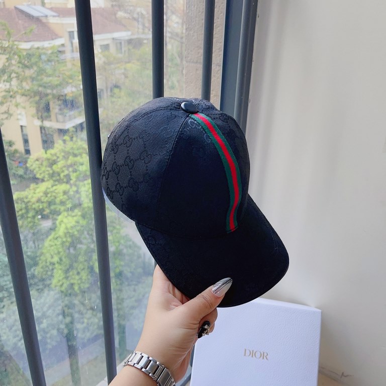 Gucci New Jacquard Letter Baseball CapClassic jacquard letters, never die of fashion!Ins bloggers concave modeling small single product