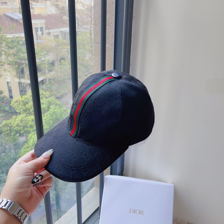 Gucci New Jacquard Letter Baseball CapClassic jacquard letters, never die of fashion!Ins bloggers concave modeling small single product