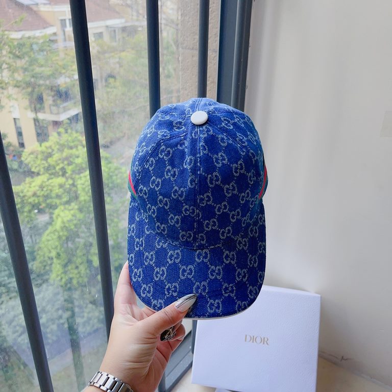 Gucci New Jacquard Letter Baseball CapClassic jacquard letters, never die of fashion!Ins bloggers concave modeling small single product