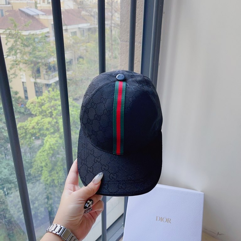 Gucci New Jacquard Letter Baseball CapClassic jacquard letters, never die of fashion!Ins bloggers concave modeling small single product